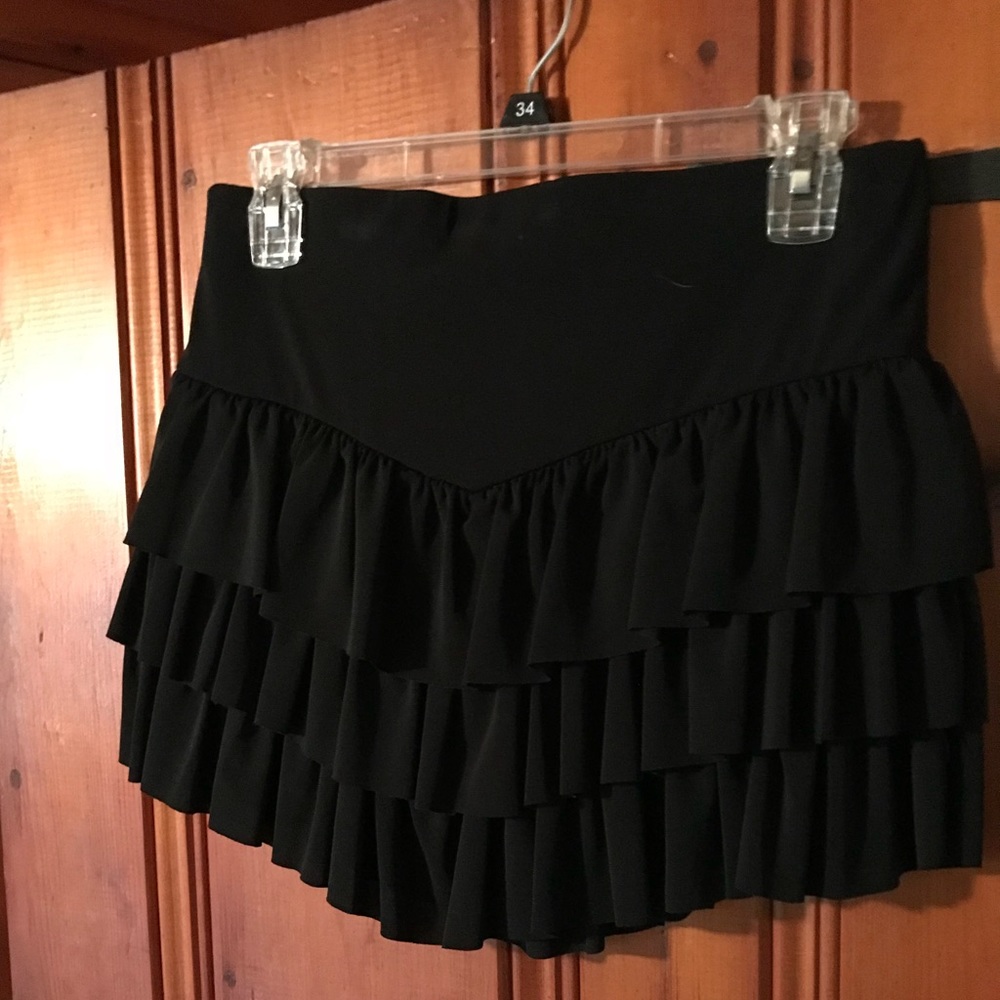 Black mini skirt - Picture 1 of 3